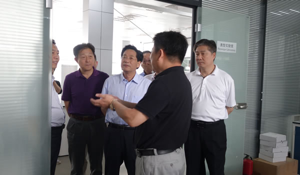 浦東新區人大常委會(huì )副主任袁勝明一行參觀(guān)考察AgriPheno?平臺