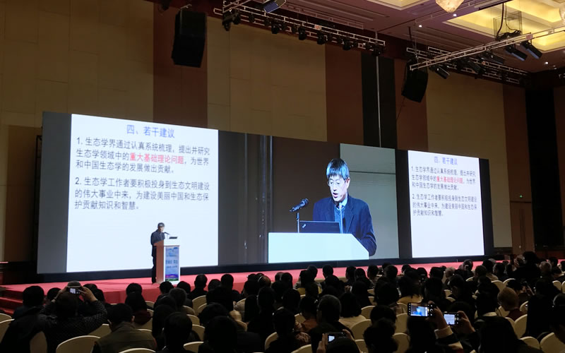 大會(huì )報告.JPG