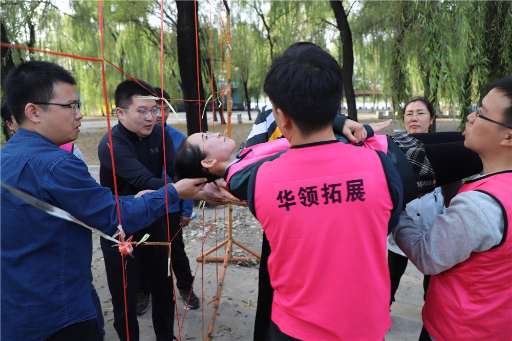 [上海西點(diǎn)一號(hào)軍訓(xùn)基地]]戰(zhàn)狼特訓(xùn)一日拓展活動(dòng)